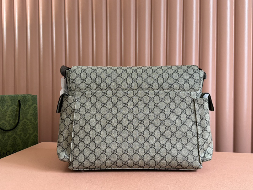 Gvc*1 Unisex! Hot selling classic diaper bag Sureme Model: 211131 Size: 44x28x14cm