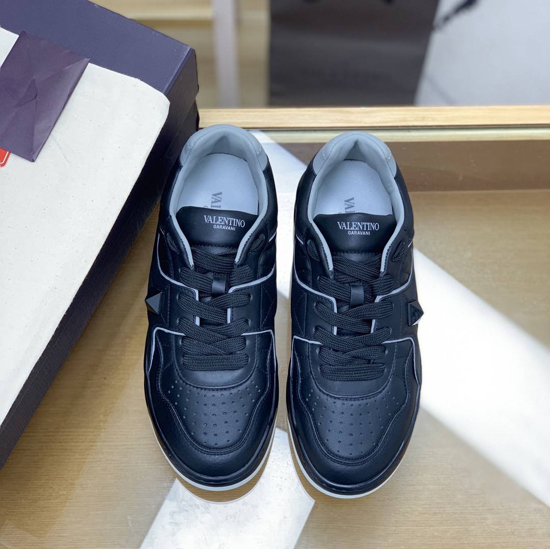 Va1e*ntin0 sneakers