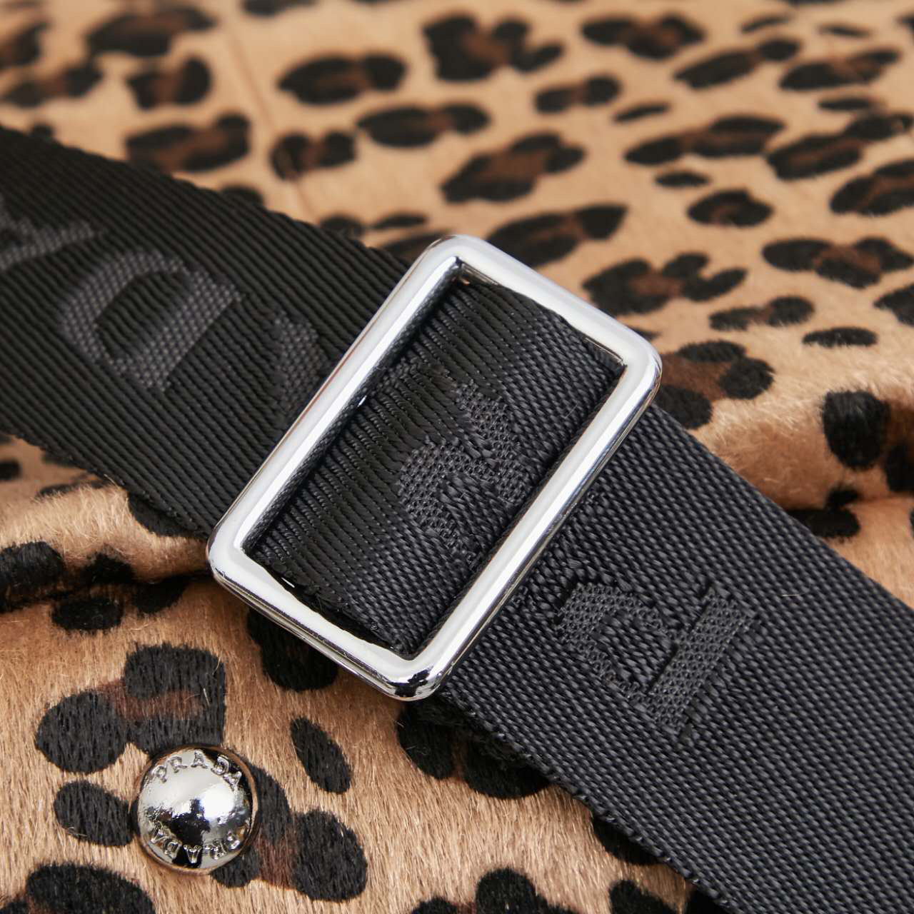 Pra*a adasoftlux leopard killer bag texture is very high-end size 29x20x15, model 2480