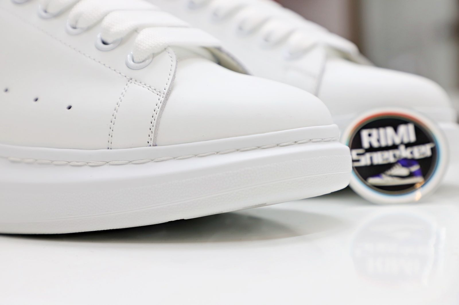 ALXNDER MC Mcqv*en WHITE SMOOTH CALF LEATHER RED SUEDE
