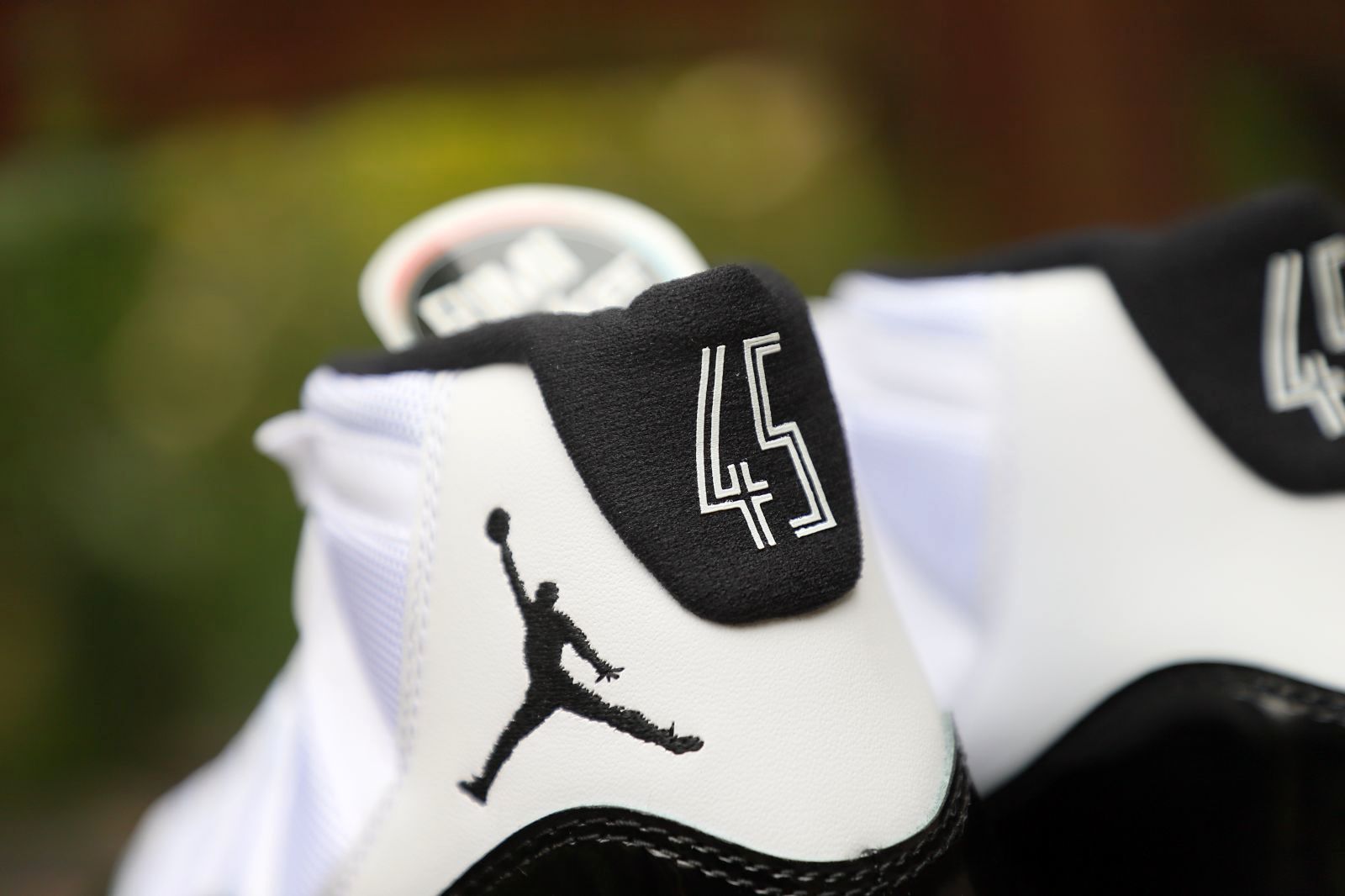 AIR JORDAN 11 RETRO