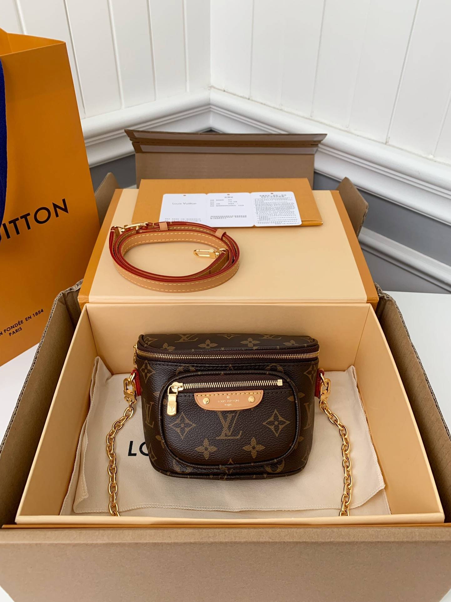 L*V's new MINI BUMBAG vintage handbag for the season M82335 is of top quality