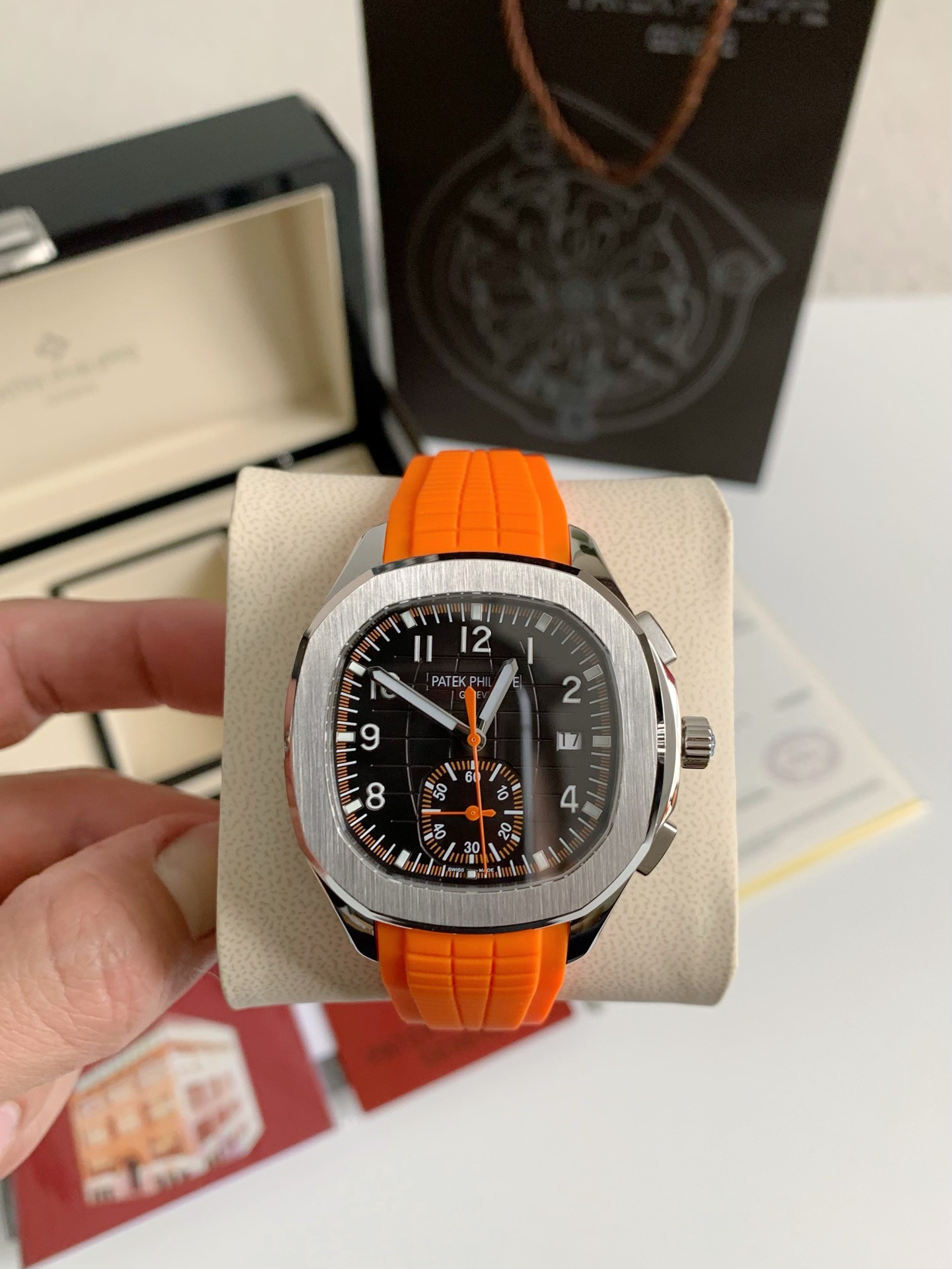 Pat*k Phi1i*pe AQUANAUT Series 120-meter waterproof wristwatc h, 42.2mm