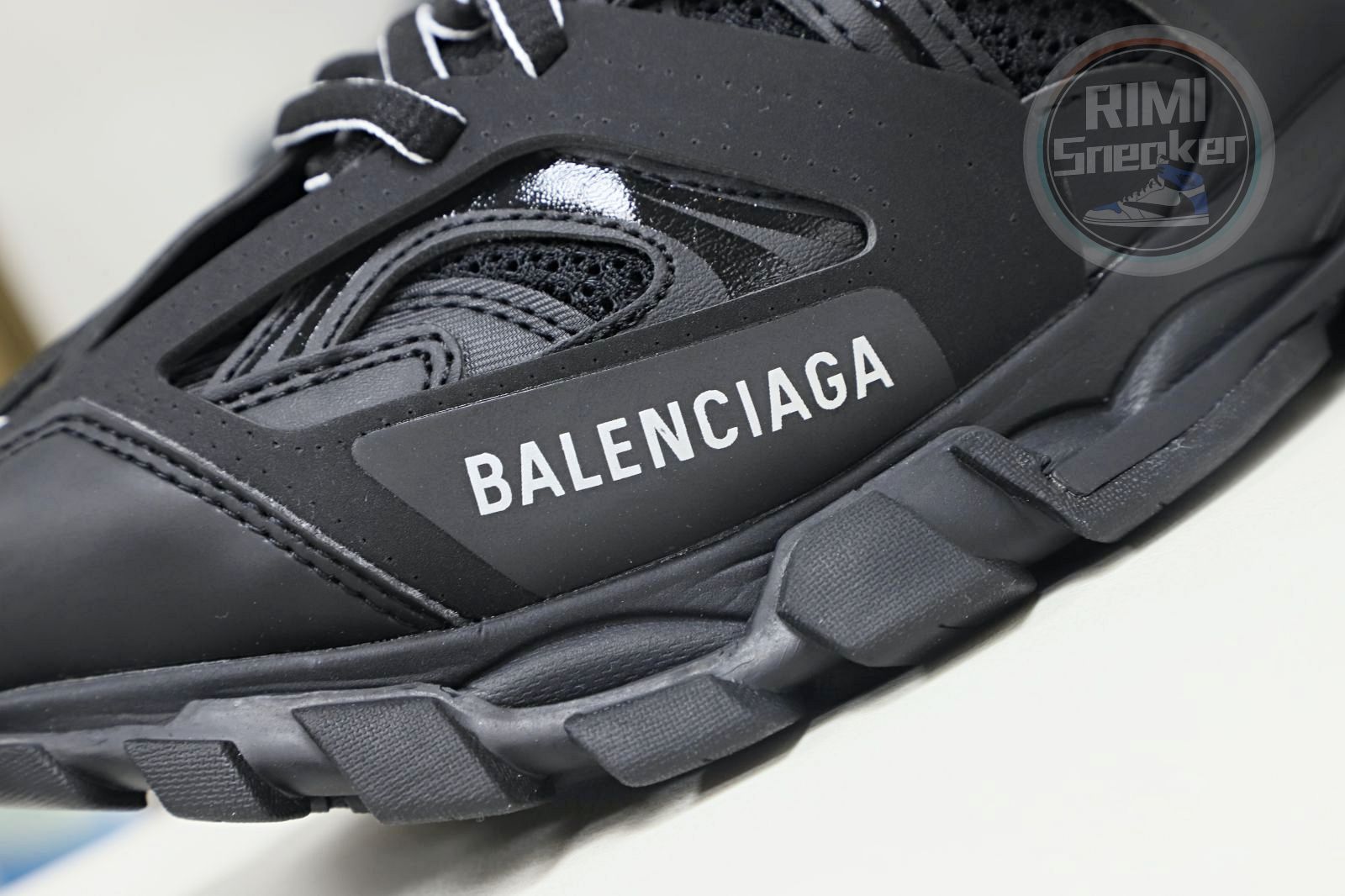 Ba1en*iaga Track（LED）Black