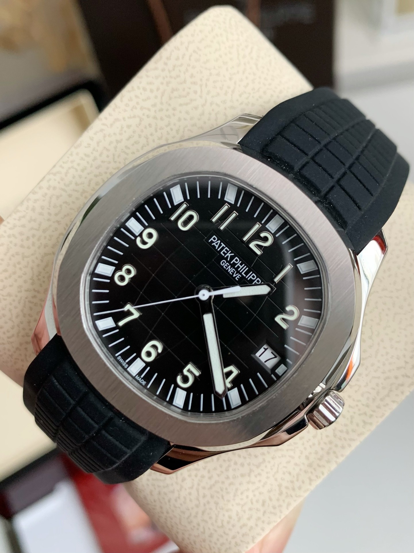 Pat*k Phi1i*pe Custom Gree n grenade 5167R series Watch