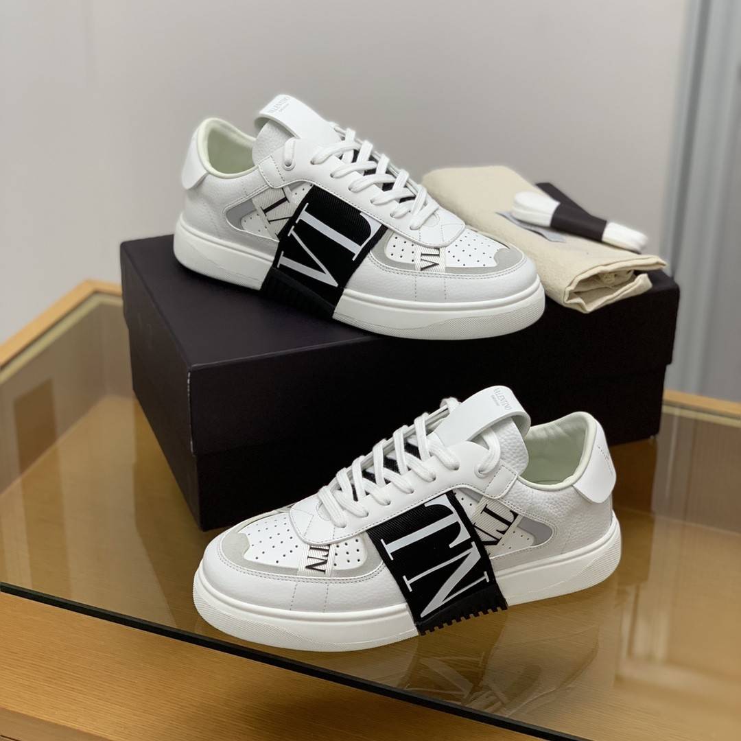 Va1e*ntin0 sneakers