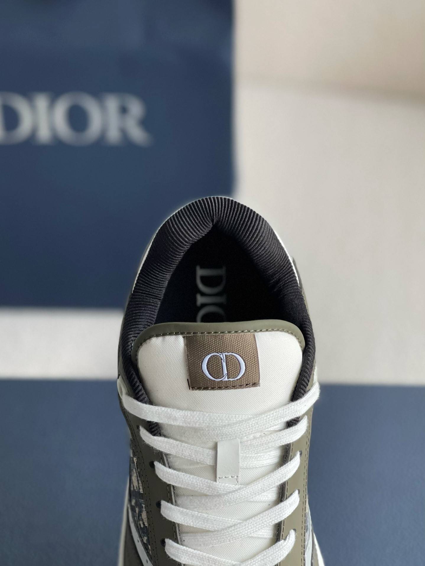 D*OR HIGH LEVEL B27 Sneaker