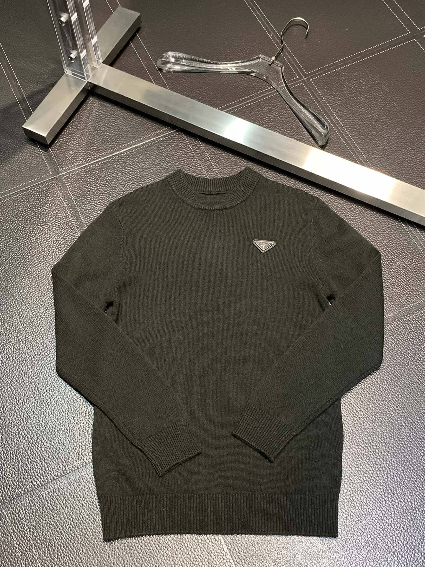 Pra*a Knitted sweaters