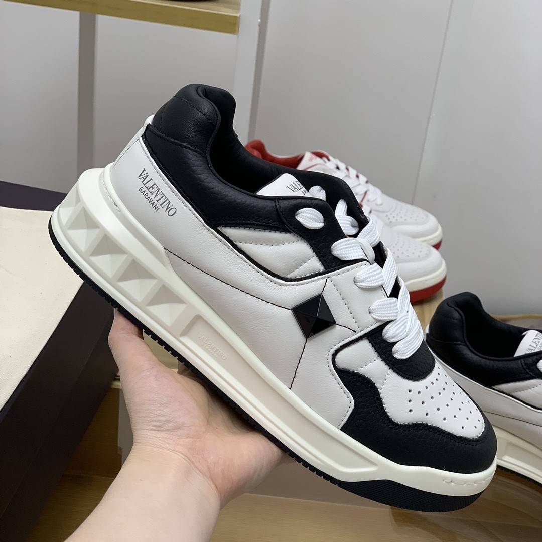 Va1e*ntin0 sneakers