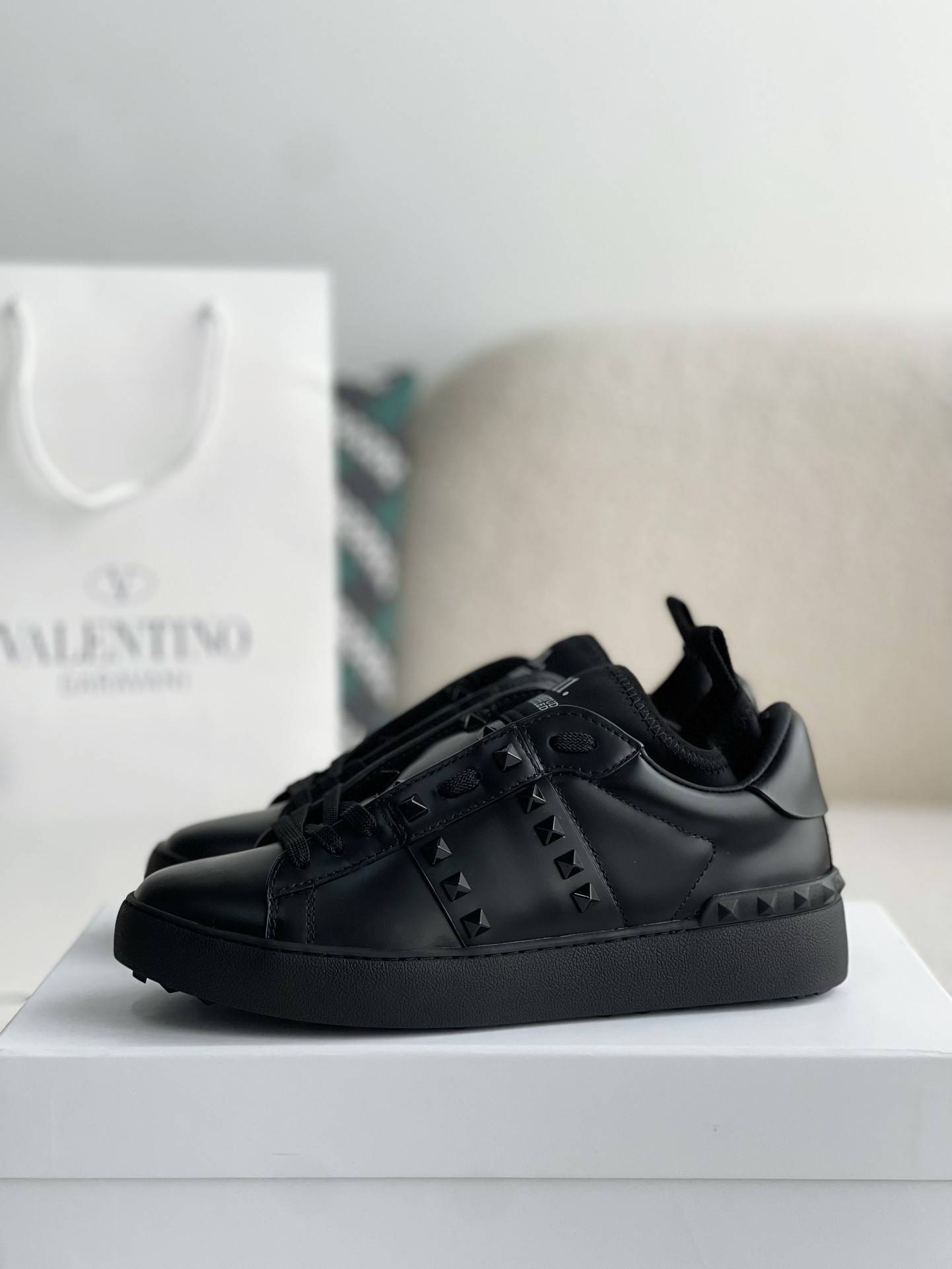 Va1e*ntin0 One Stud Sneakers