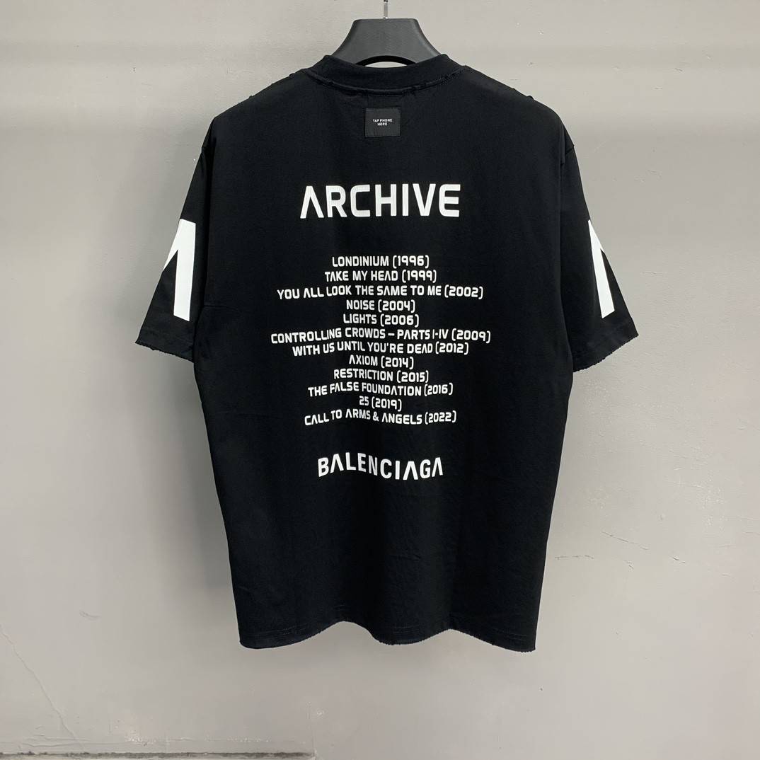 Ba1en*iaga inverted V T-shirt