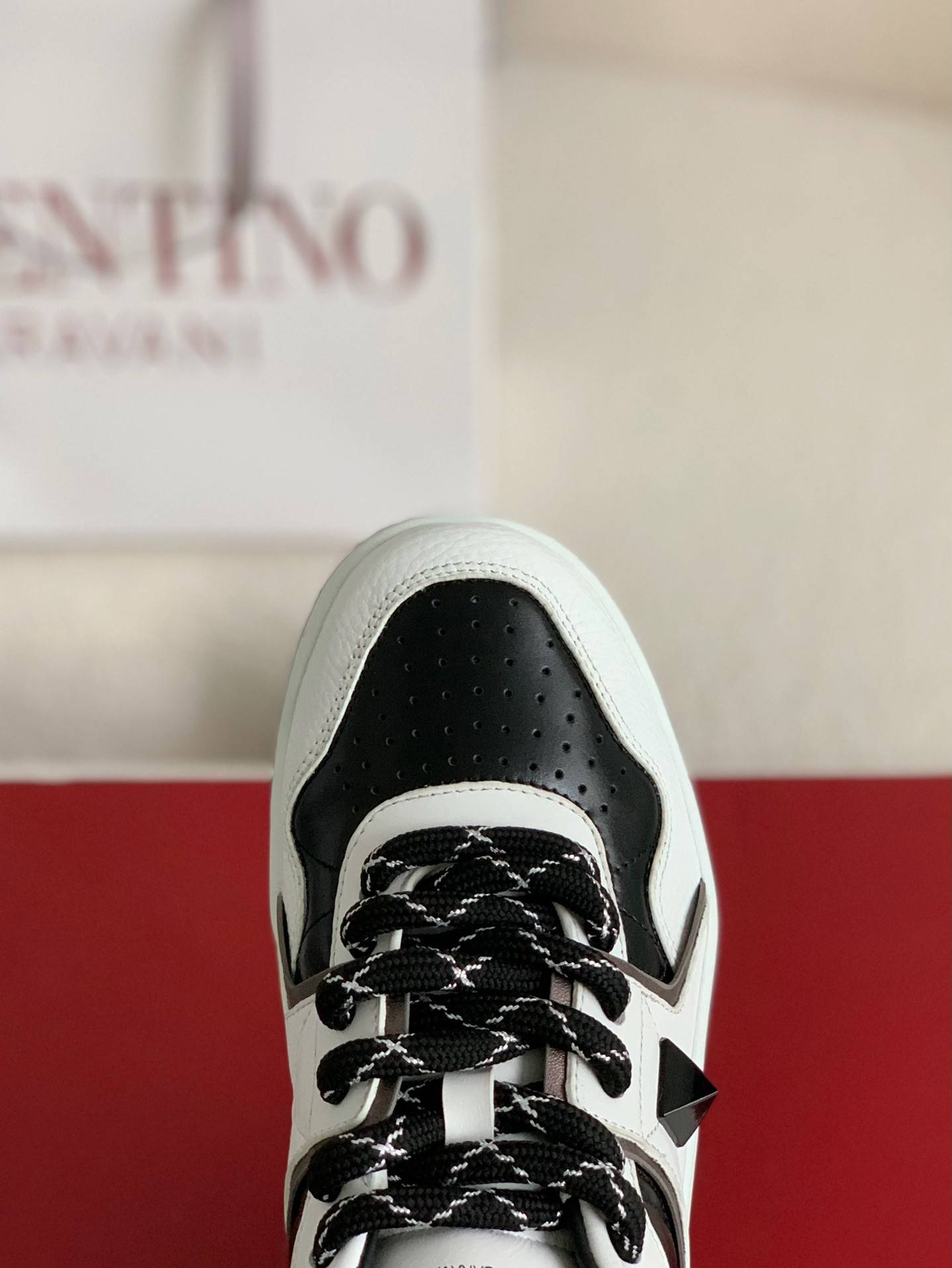 Va1e*ntin0 sneakers