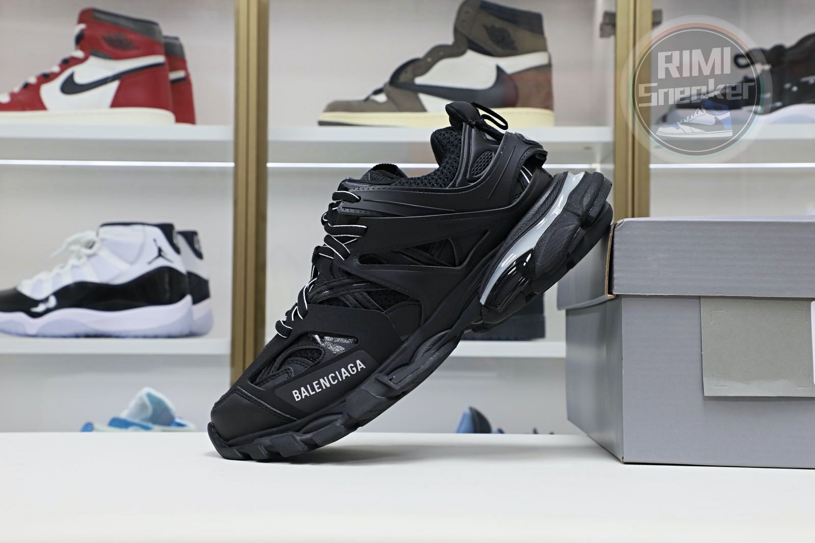 Ba1en*iaga Track（LED）Black