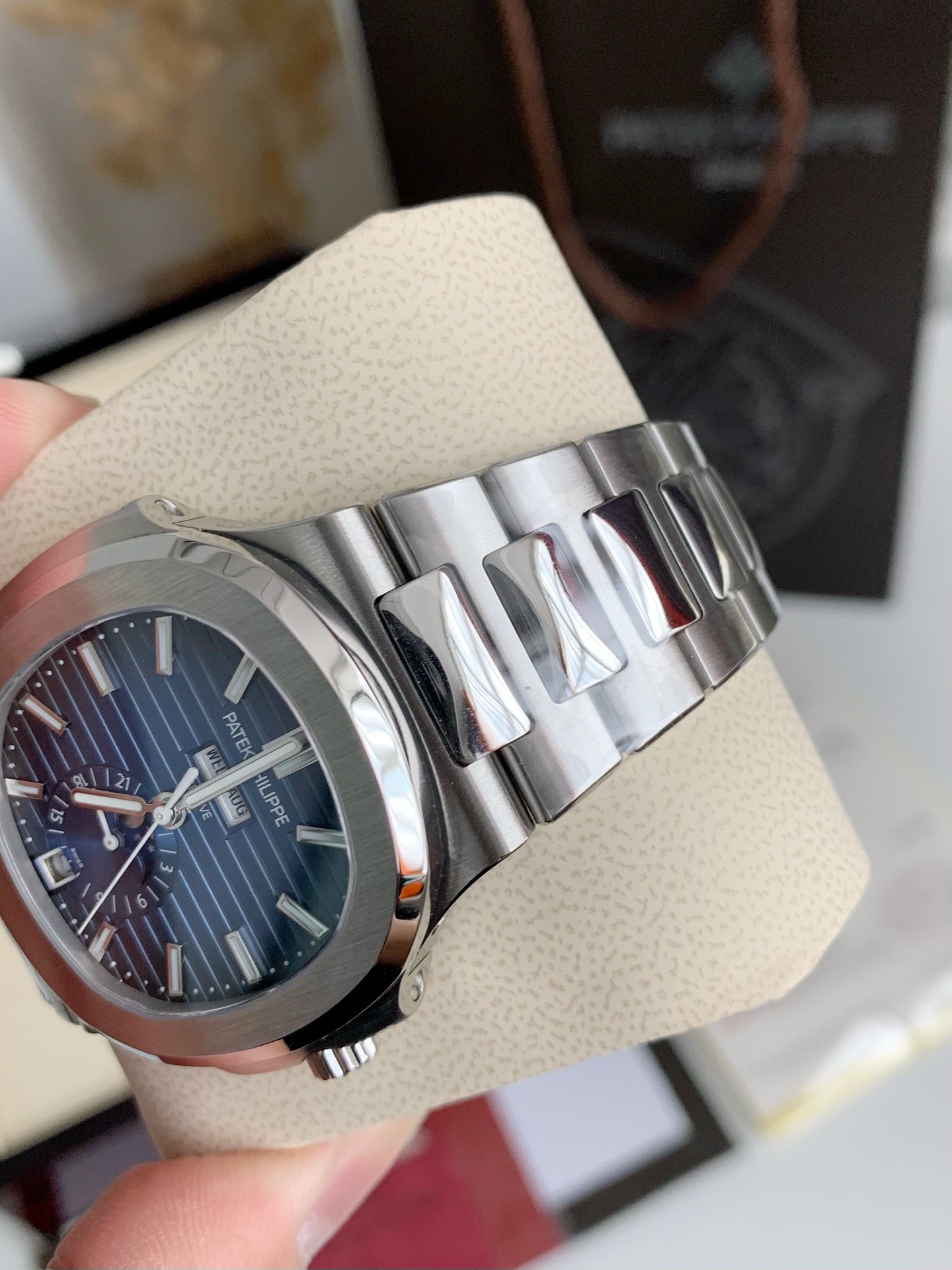 Pat*k Phi1i*pe 5726 series watch