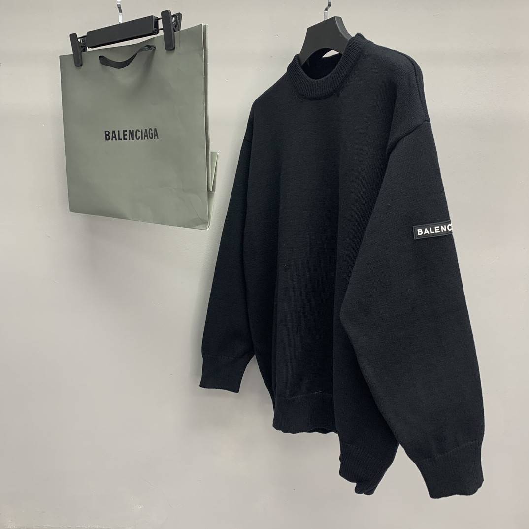 Ba1en*iaga BLCG armband sweater