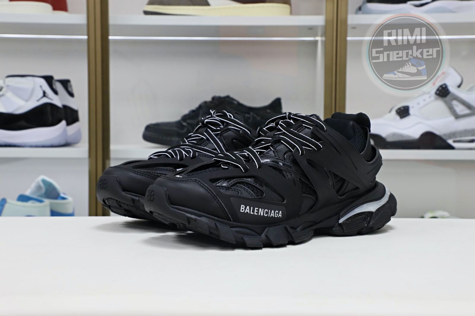 Ba1en*iaga Track（LED）Black