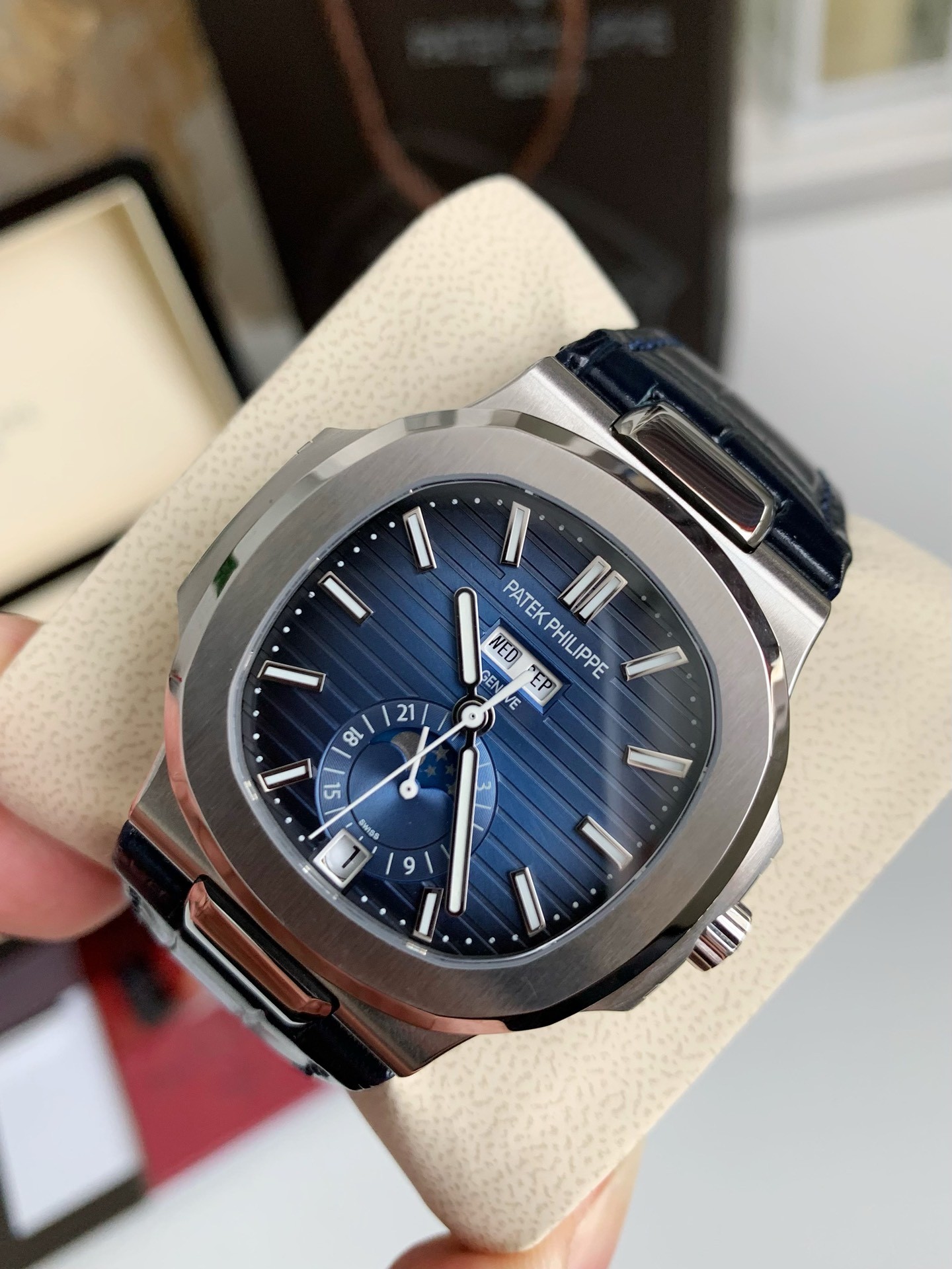 Pat*k Phi1i*pe 5726 series watch