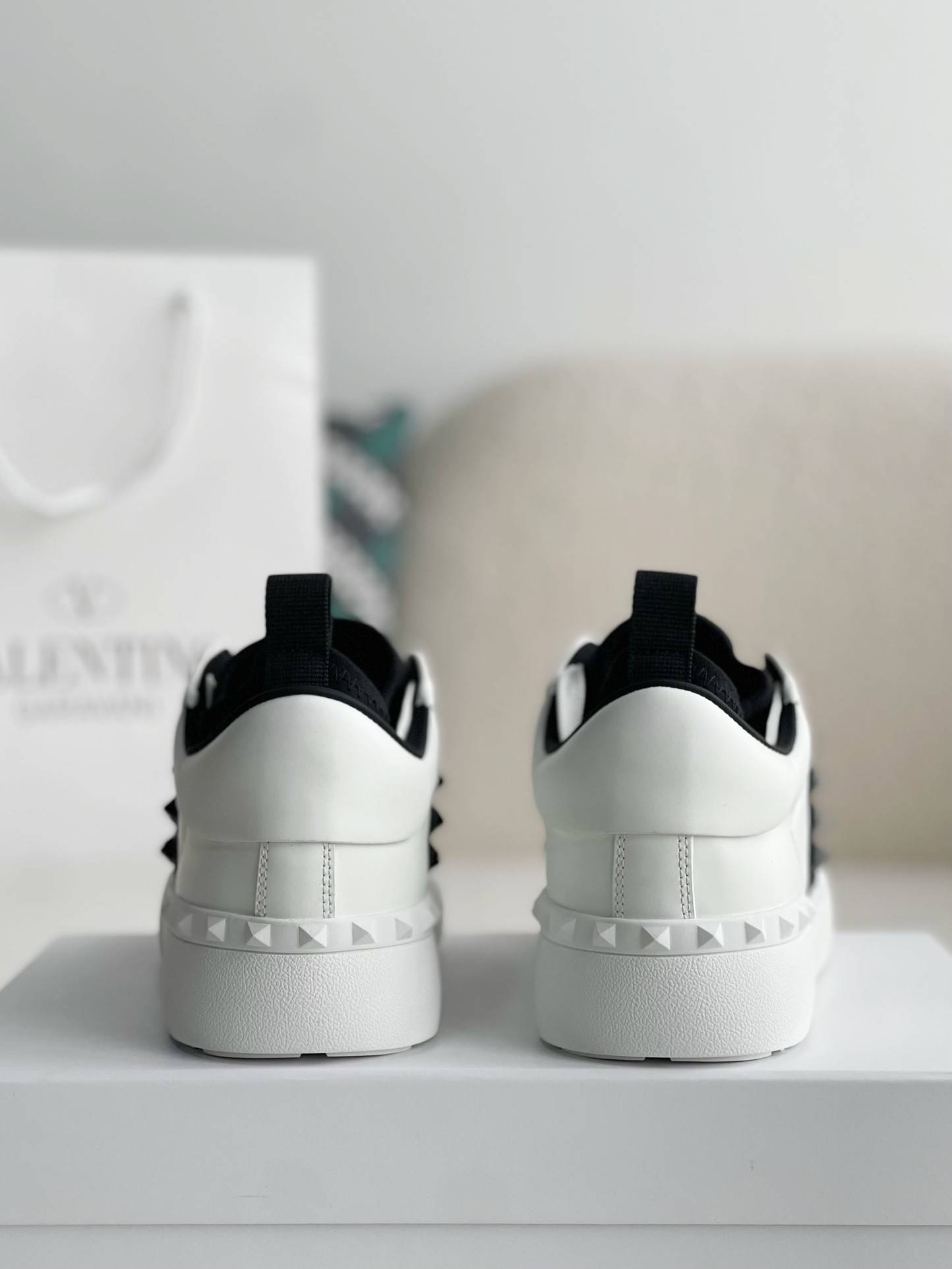 Va1e*ntin0 One Stud Sneakers