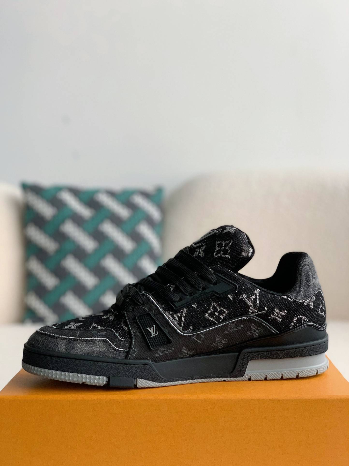 L*V TRAINER