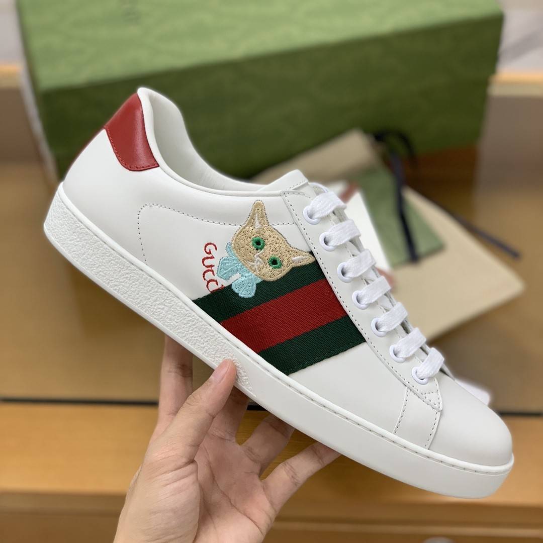 GU*Isneakers S*pport chip phone sensing