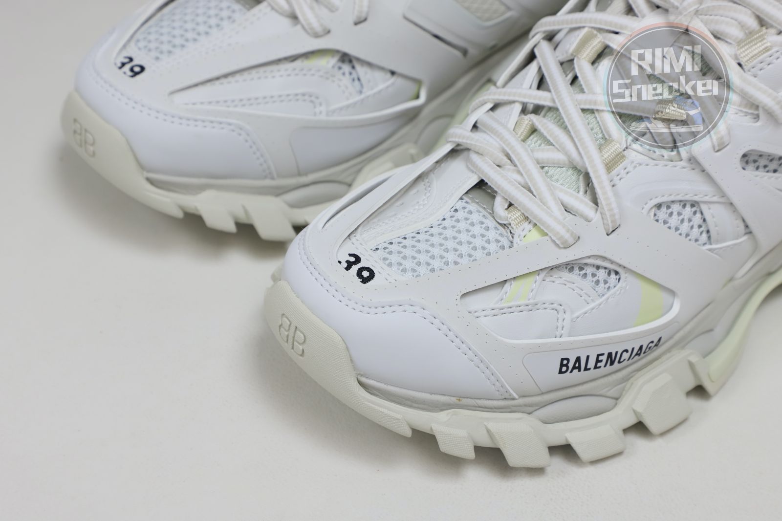 Ba1en*iaga Track LED