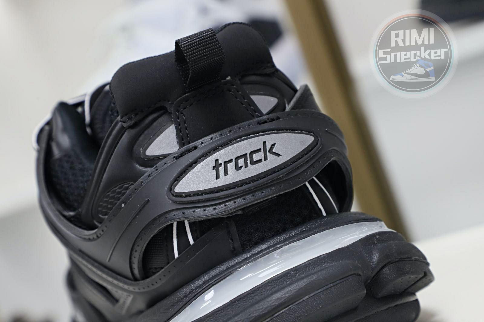 Ba1en*iaga Track（LED）Black