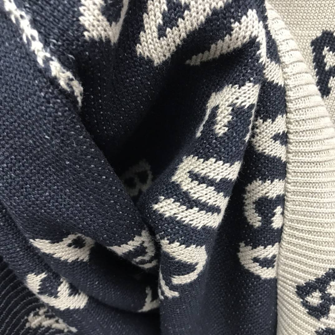 Ba1en*iaga letter sweater