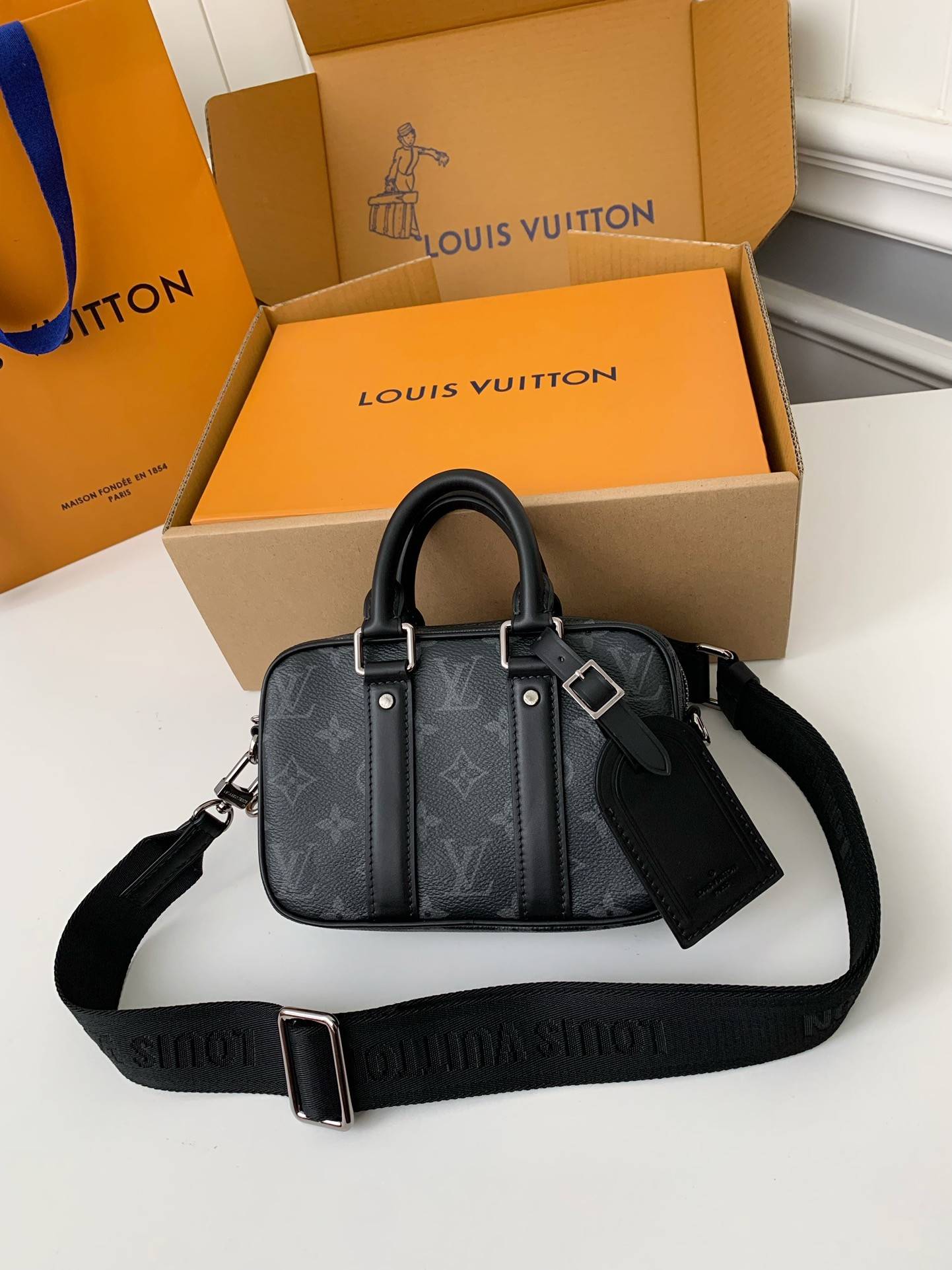 L*V Autumn/Winter New NANO PORTE DOCUMENTS VOYAGE Handbag M82770, Top Quality