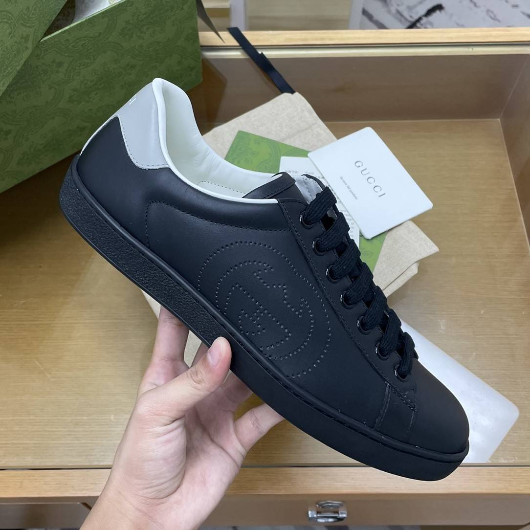 GU*Isneakers S*pport chip phone sensing