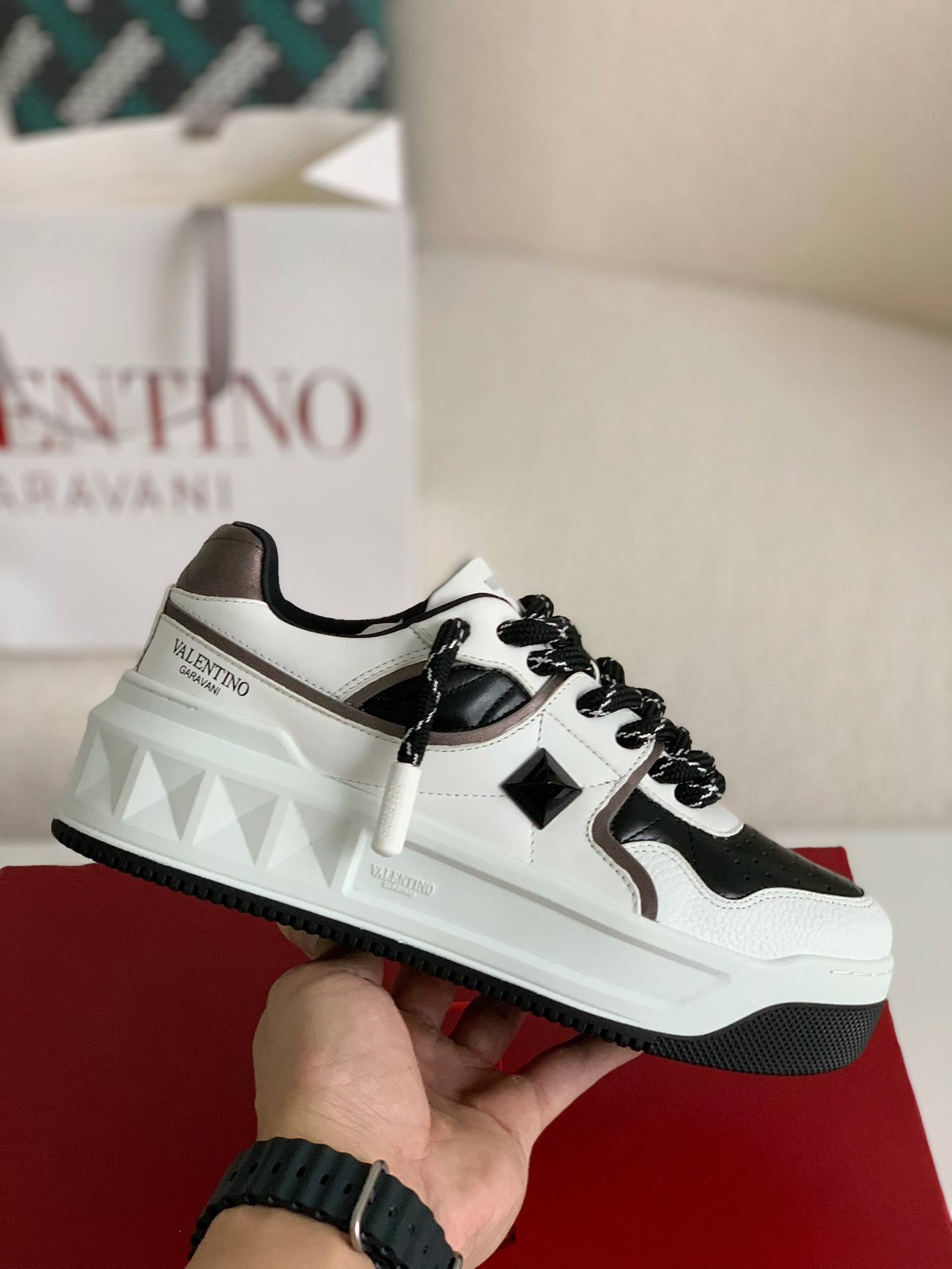 Va1e*ntin0 sneakers
