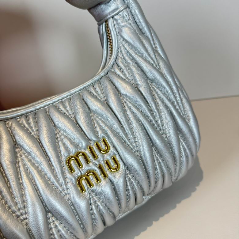 Miu Miu Wander silver matelassé bag
