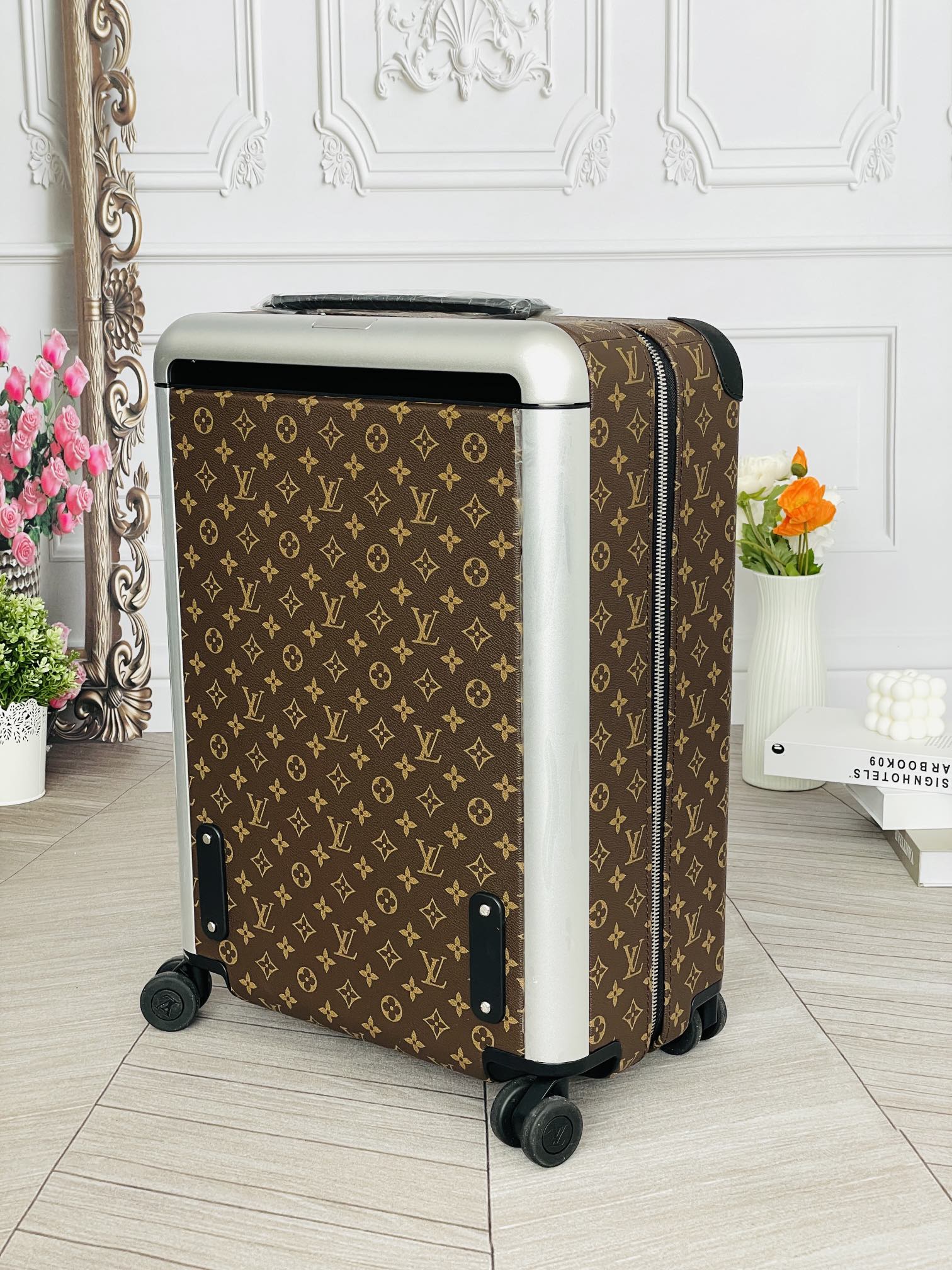 M20294 Horizon 55 Monogram Macassar