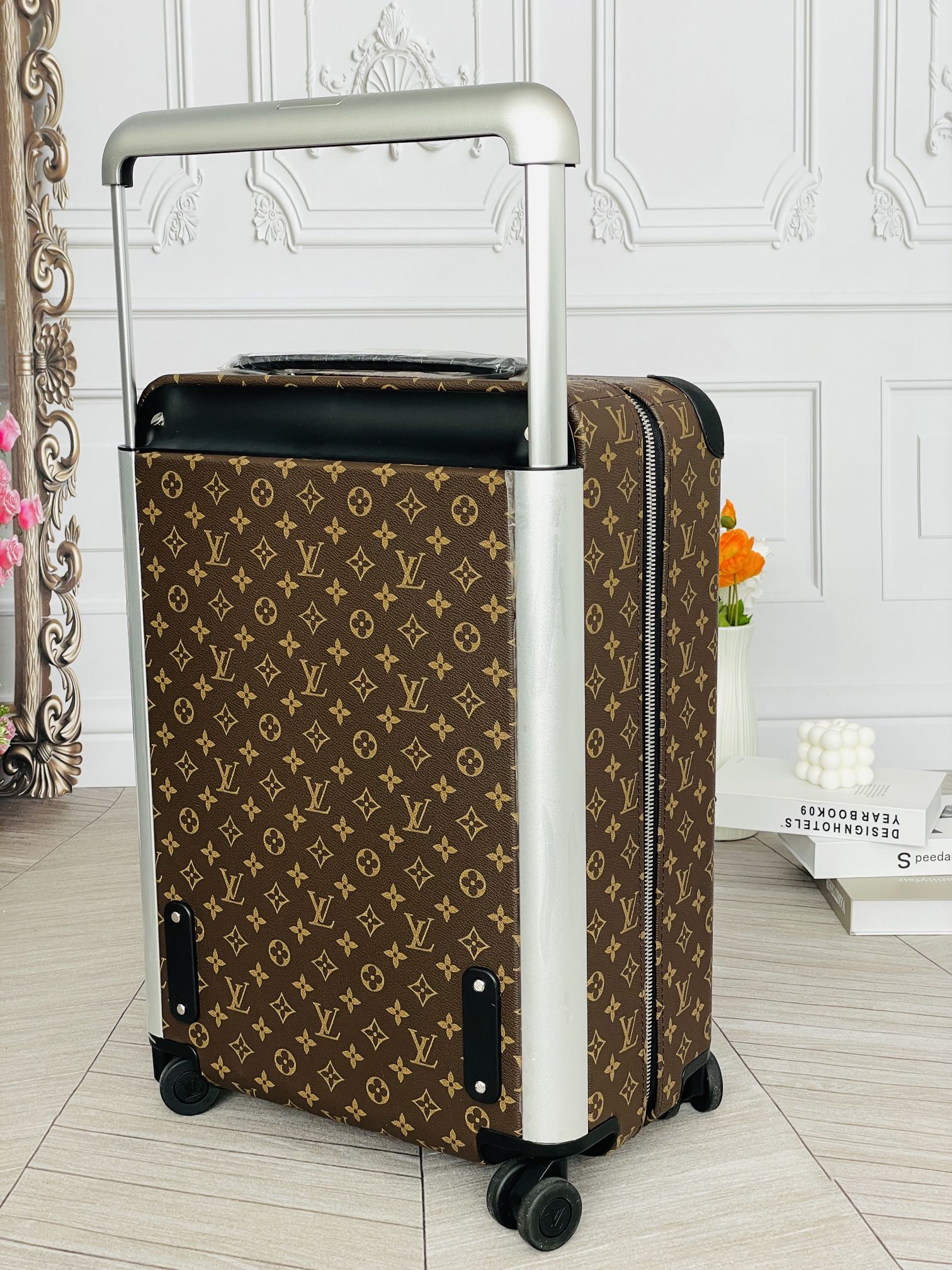 M20294 Horizon 55 Monogram Macassar