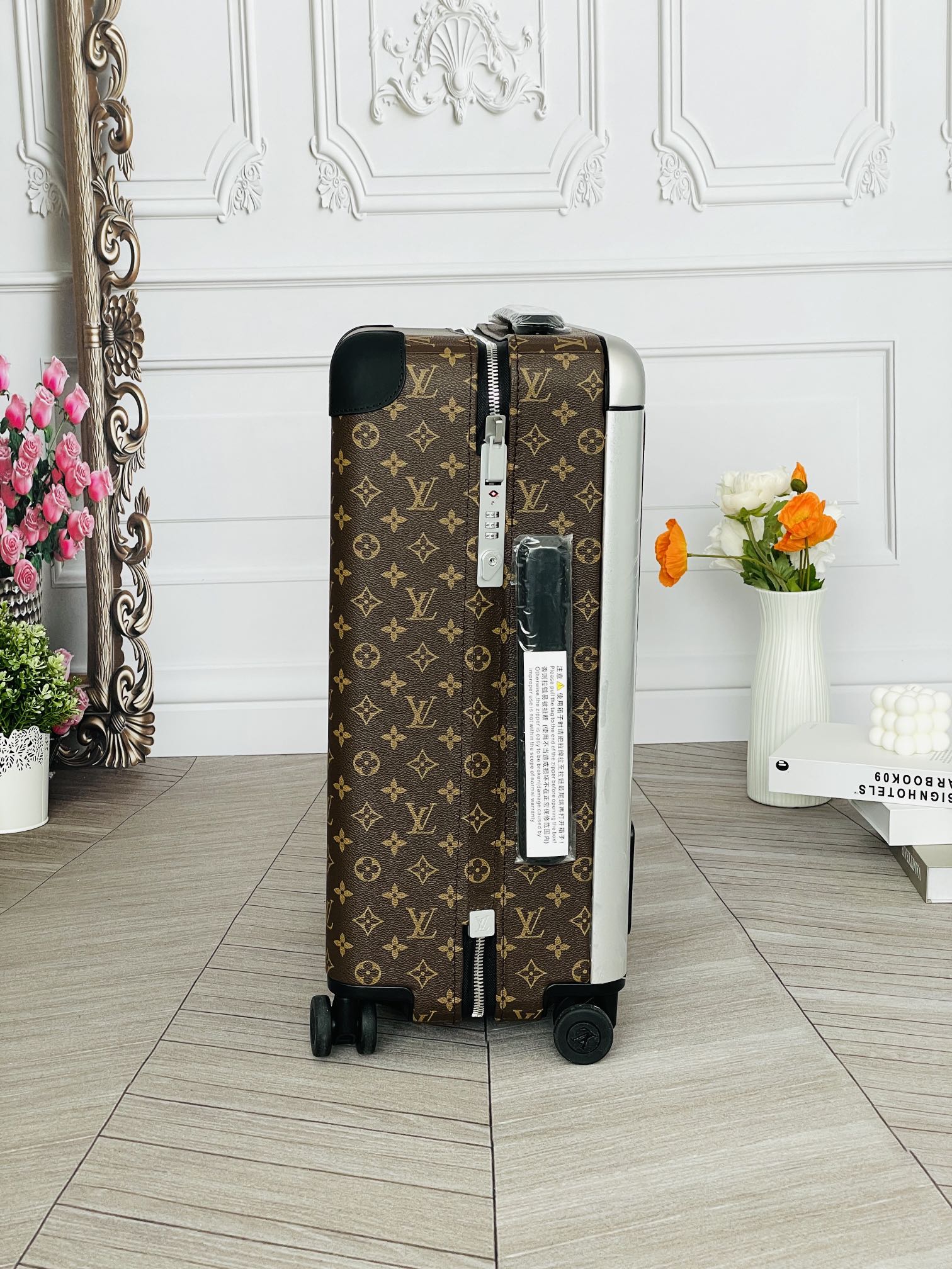 M20294 Horizon 55 Monogram Macassar