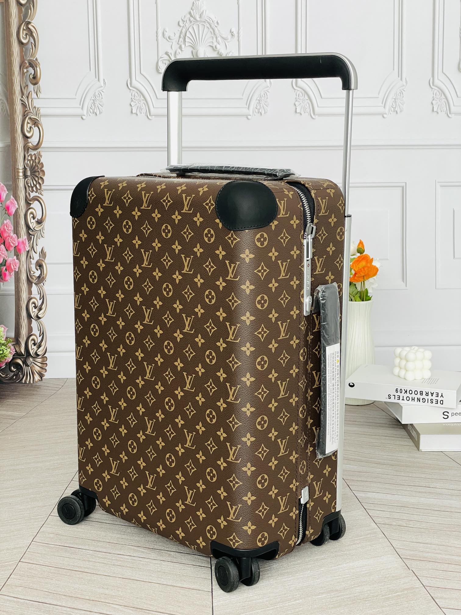 M20294 Horizon 55 Monogram Macassar