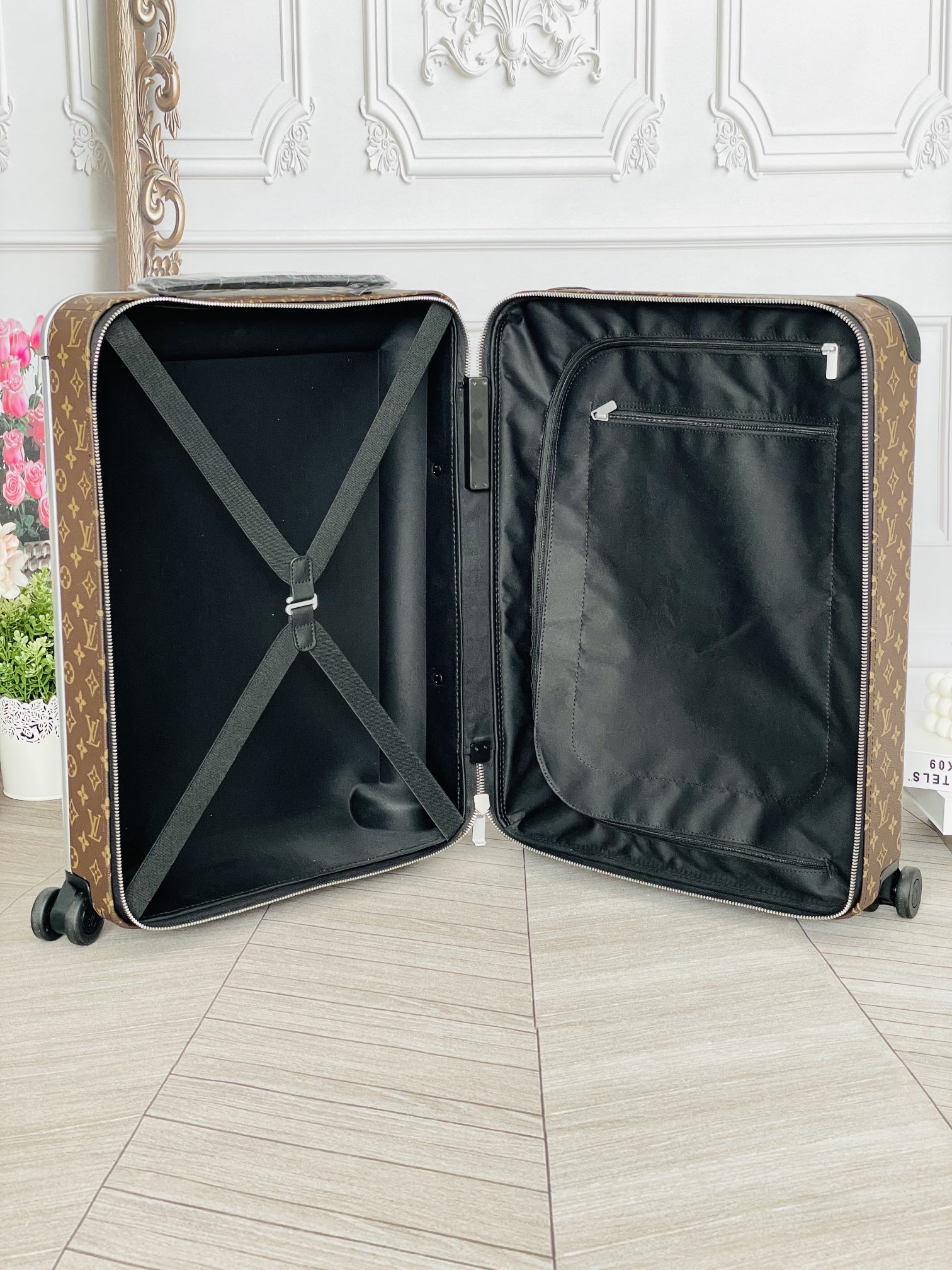 M20294 Horizon 55 Monogram Macassar