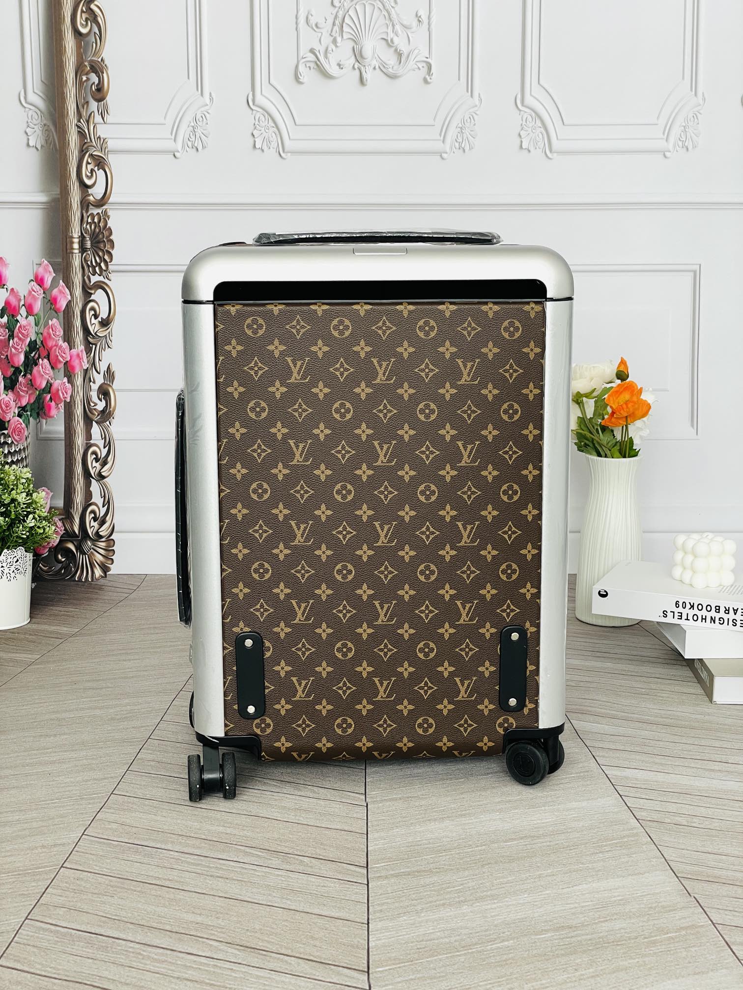 M20294 Horizon 55 Monogram Macassar