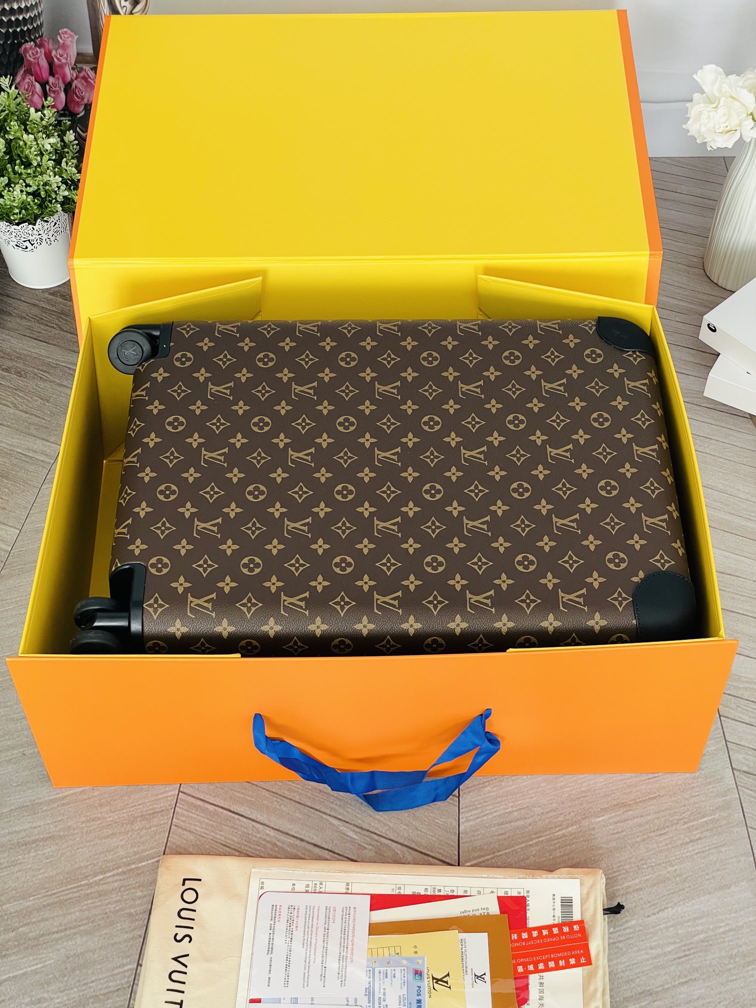 M20294 Horizon 55 Monogram Macassar