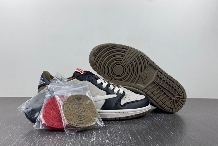 Travis Scott x Air Jordan 1 Low  DM7866-902