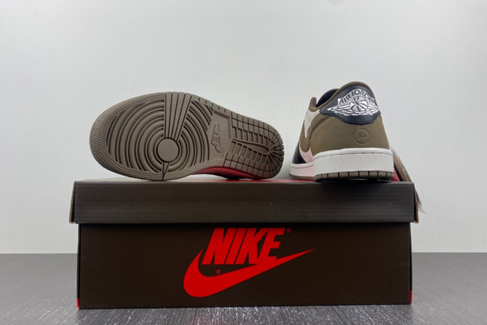 Travis Scott x Air Jordan 1 Low  DM7866-902