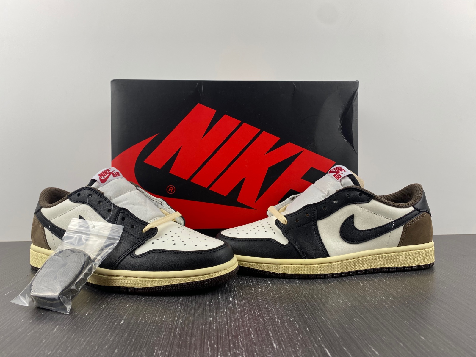 Travis Scott x Air Jordan 1 Low Dark Mocha Black