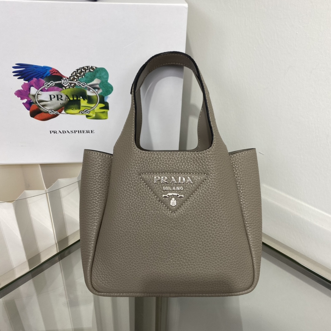 Pra*a Crochet Tote Bag