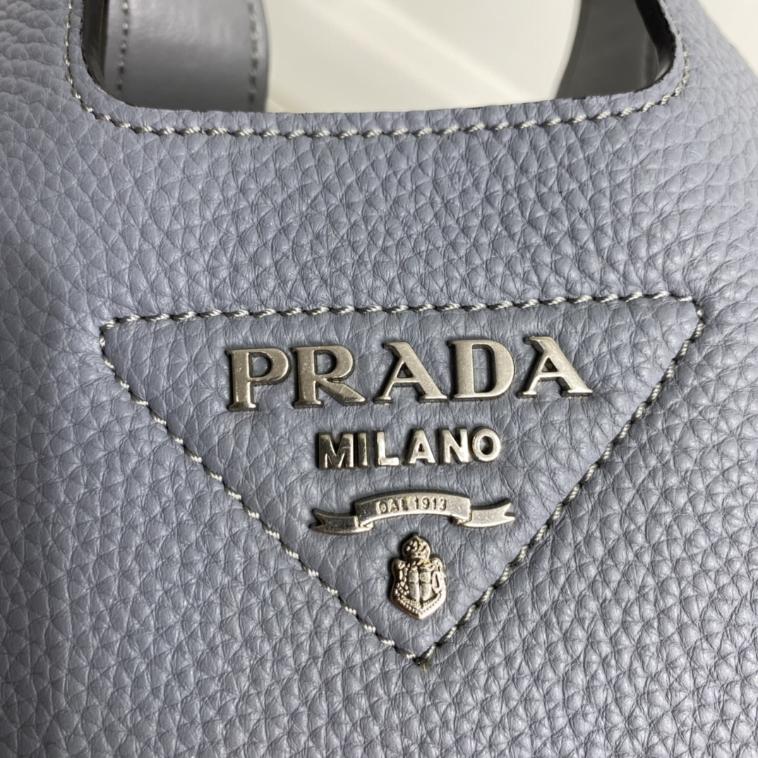 Pra*a Crochet Tote Bag