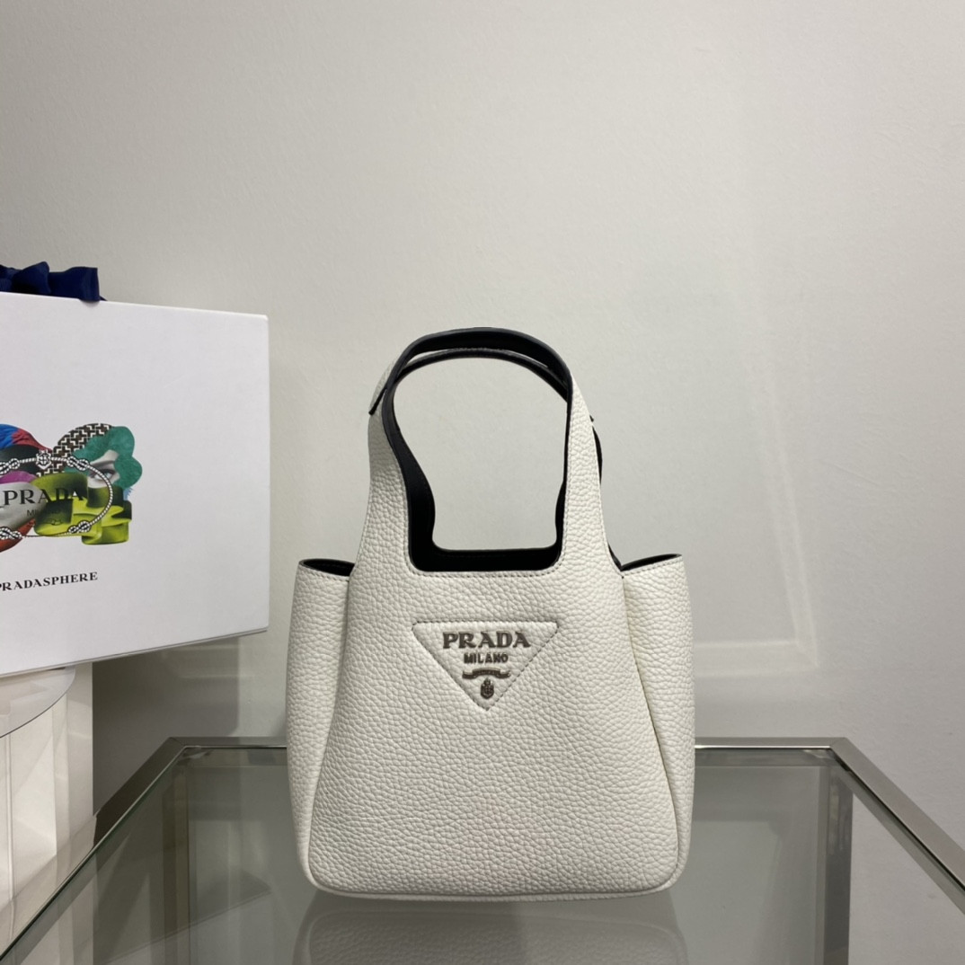 Pra*a Crochet Tote Bag