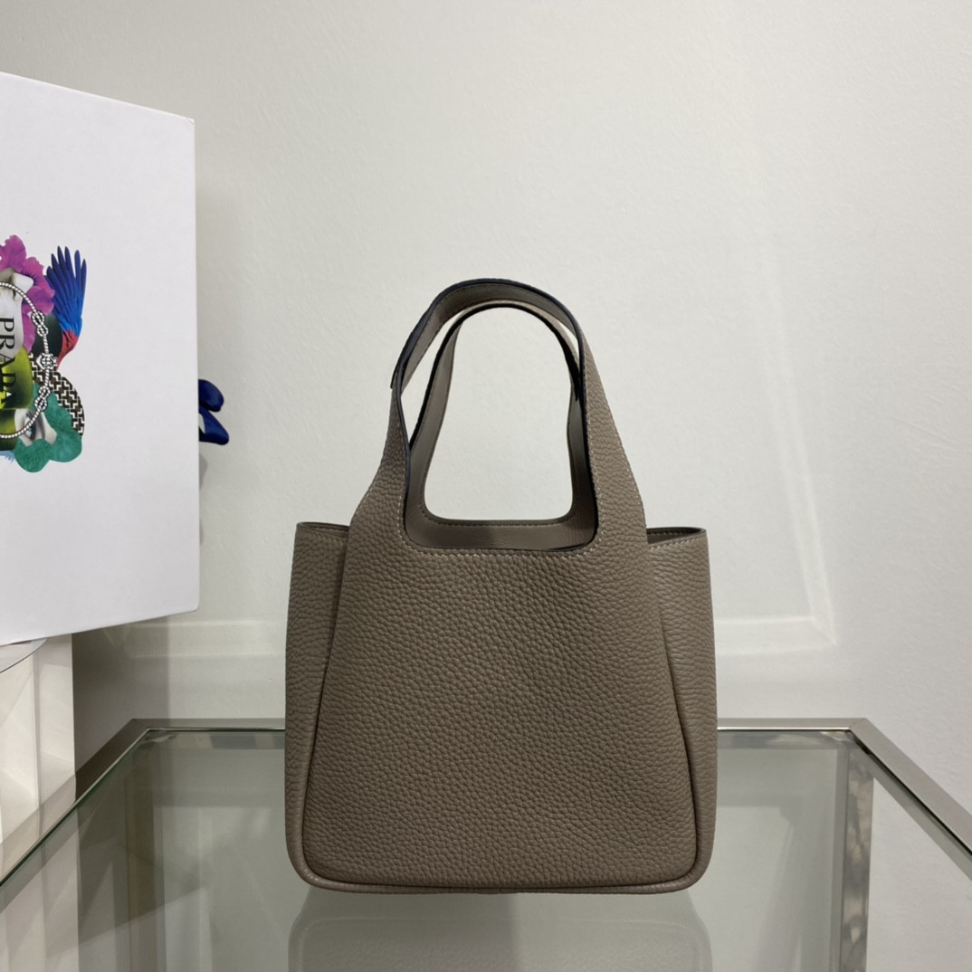 Pra*a Crochet Tote Bag