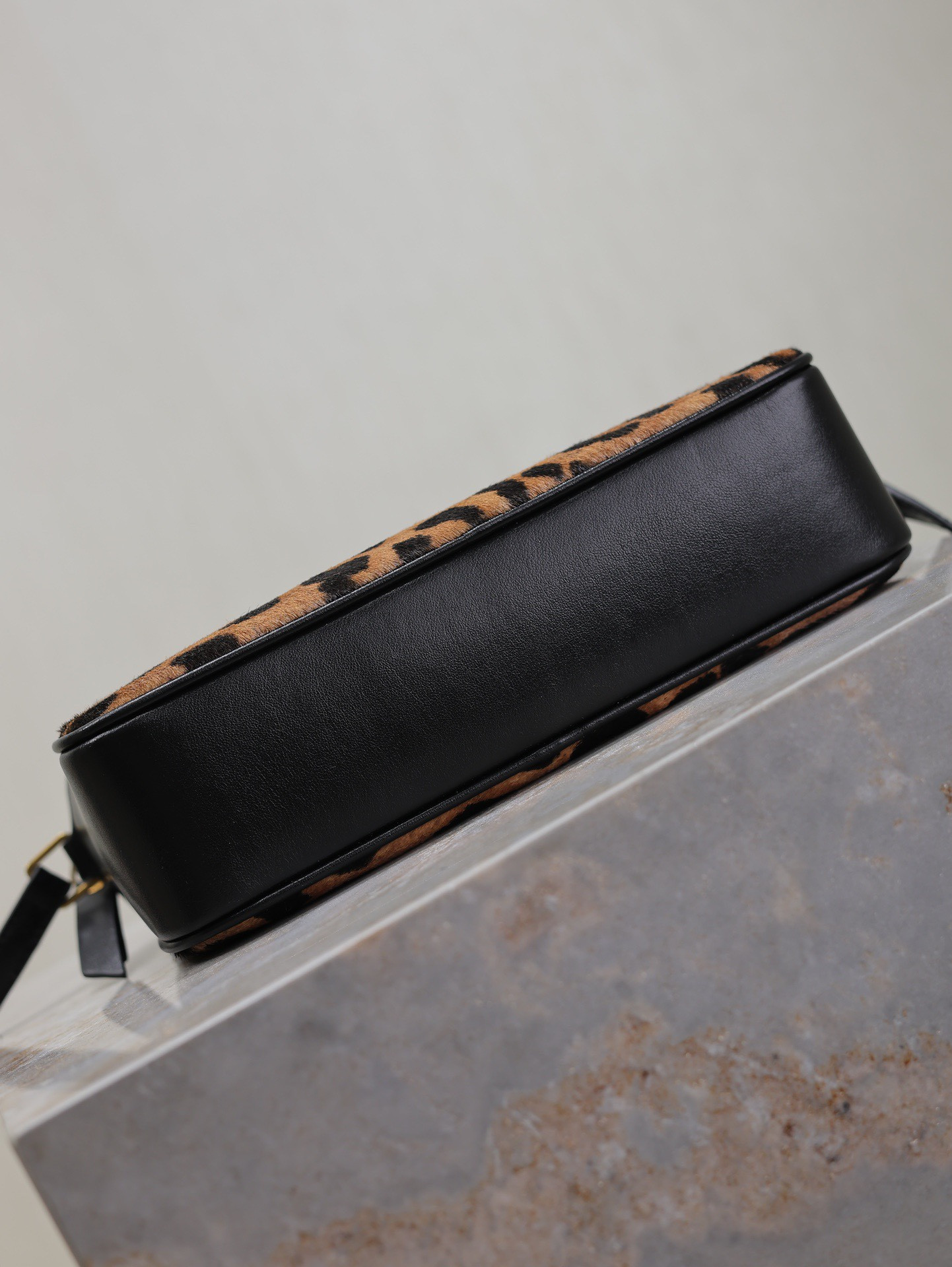 Y51 Lou Camera Bag