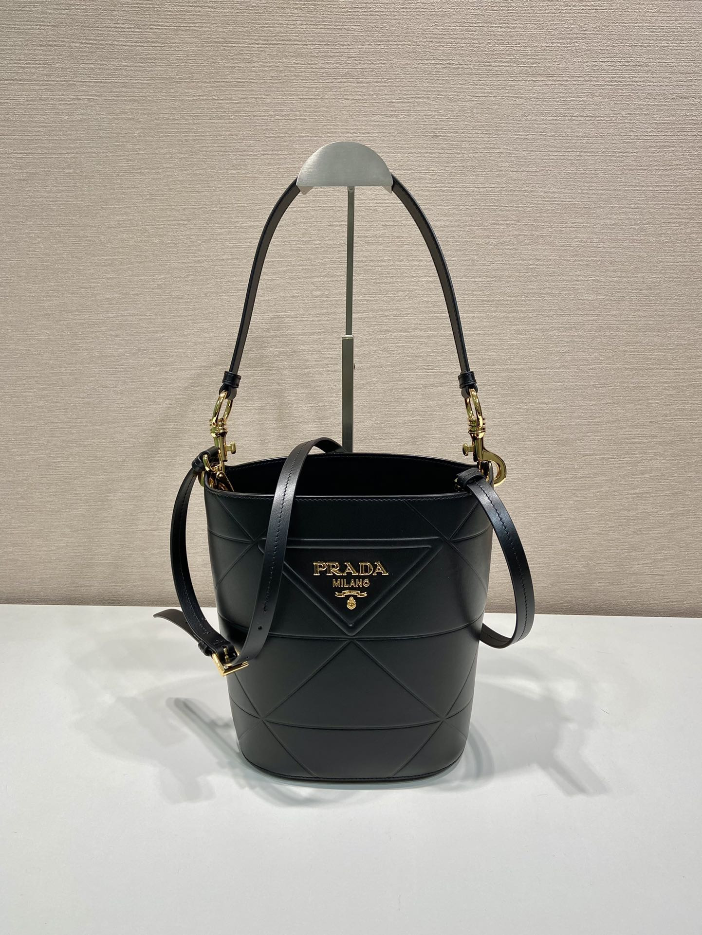 Pra*a Bucket Bag