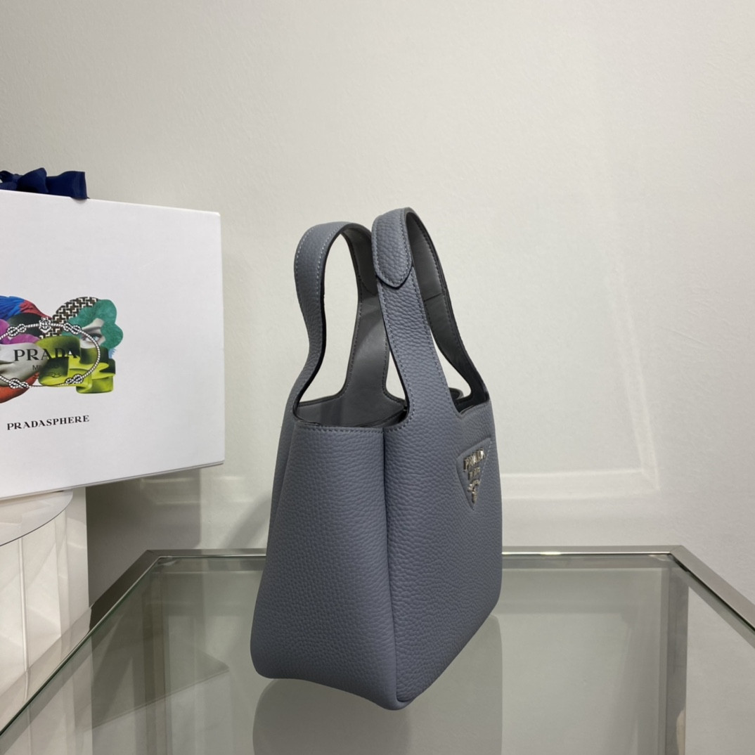 Pra*a Crochet Tote Bag