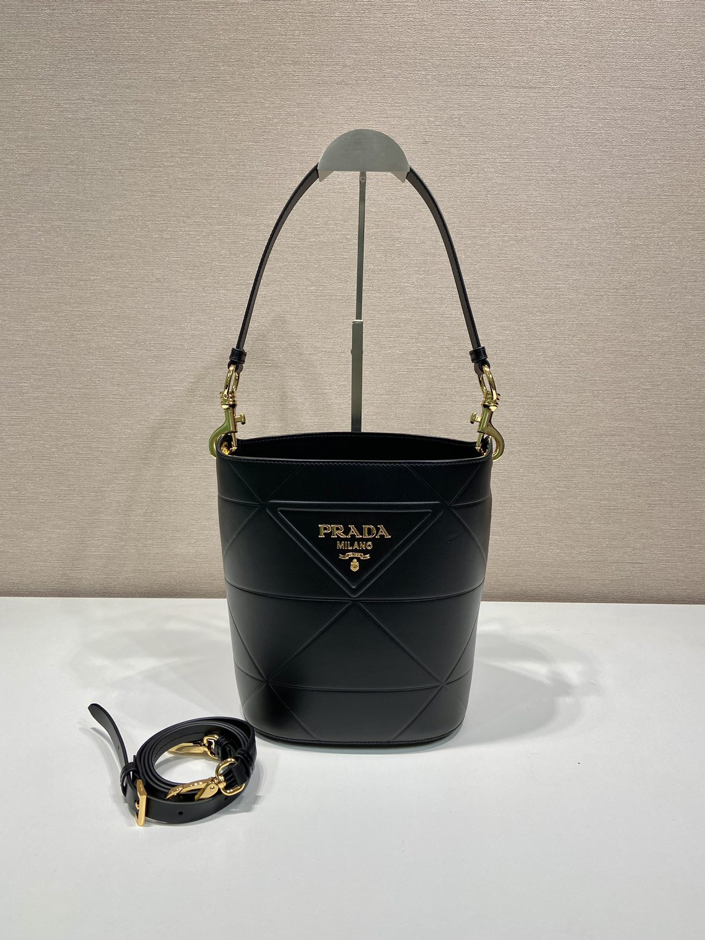 Pra*a Bucket Bag