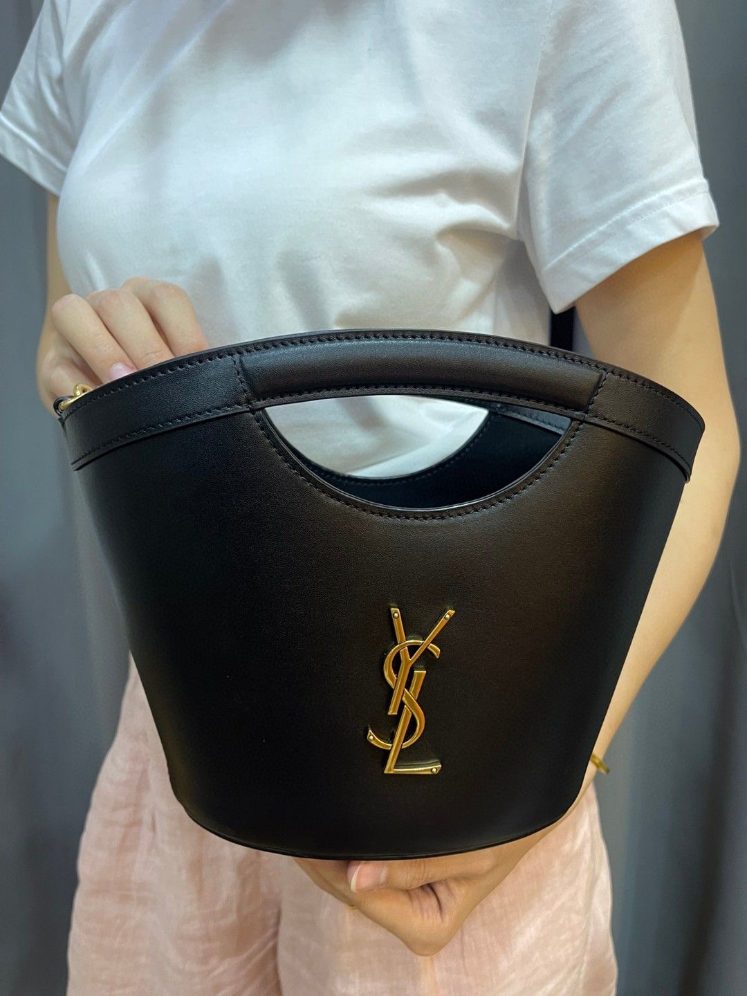 Y51 LEATHER New Edition Basket Smooth Tote Bag Style: 791069 Size: 29x19.5x10CM